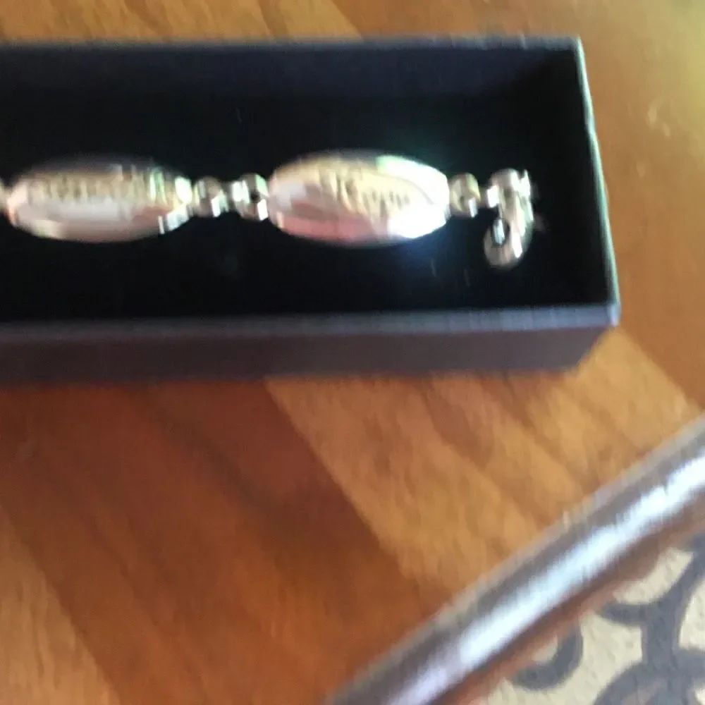 Reversible Silvertone Bracelet Adjustable. - Picture 7 of 8